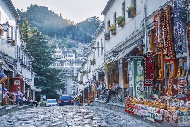 Albanien
